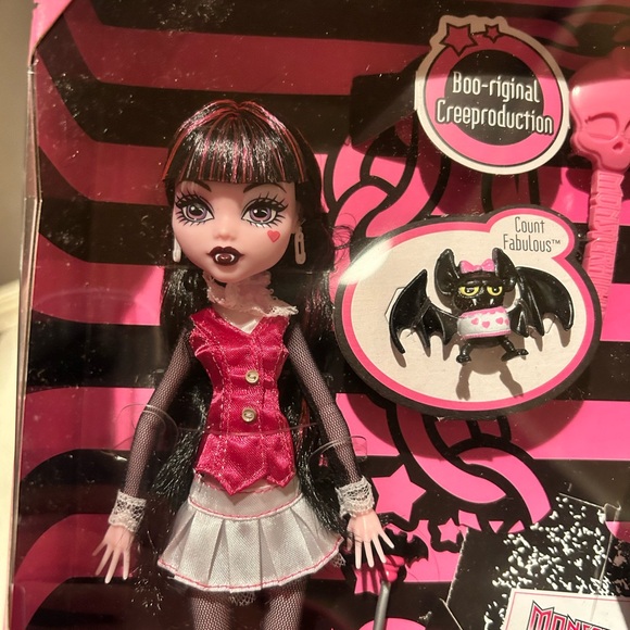 Monster High Draculaura Doll - Picture 4 of 4